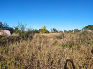 Terreno · 685m² · Terreno en Venta en Va. Parque Siquiman Cercado con Servicios