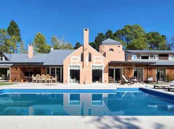 Casa de 6 ambientes, Pilar · Importante Propiedad Sobre 2000 m² con 5 Dorm.