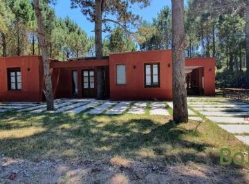 Casa · 237m² · 4 Dormitorios · 1 Cochera · Alamos II - Casa en Venta - Pinamar.