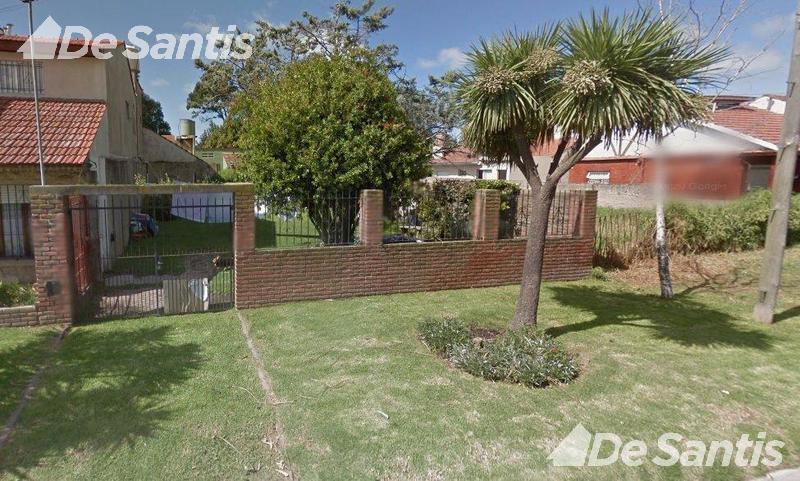 Lote de 195m² con frente de ladrillo y reja — Colina de Peralta Ramos