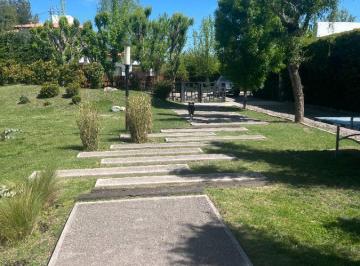 Casa · 400m² · 6 Ambientes · 3 Cocheras · Casa en Venta de 4 Dorm. C/ Cochera en Tunuyán