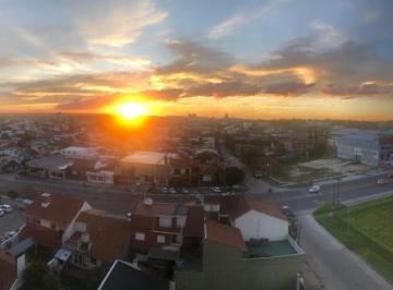 Departamento · 80m² · 2 Dormitorios · 1 Cochera · Venta Hermoso y Amplio 3 Ambientes Amplios con Vistas Panoramicas