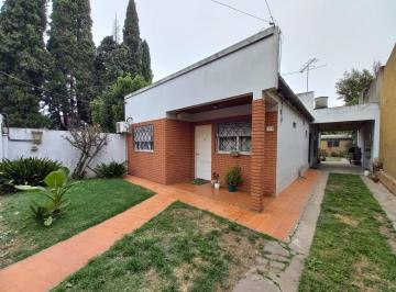 Casa de 4 ambientes, Lomas de Zamora · Casa Americana Sobre Lote de 8.66 por 30.40 m a m de Salta y Frias