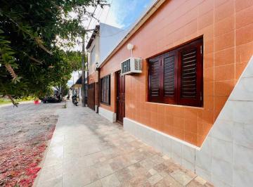 Casa · 130m² · 5 Ambientes · 1 Cochera · Casa en Venta Barrio Chapero