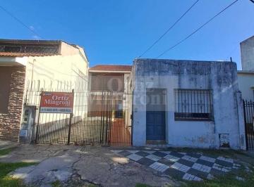 Casa · 320m² · 6 Ambientes · 4 Cocheras · Casa en Venta Ubicado en Lomas de Zamora, G. B. a. Zona Sur