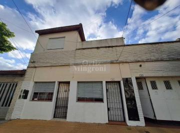 Casa · 184m² · 9 Ambientes · 5 Cocheras · Casa en Venta Ubicado en Lomas de Zamora, G. B. a. Zona Sur