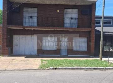 Casa · 219m² · 6 Ambientes · 1 Cochera · Casa en Venta Ubicado en Lomas de Zamora, G. B. a. Zona Sur