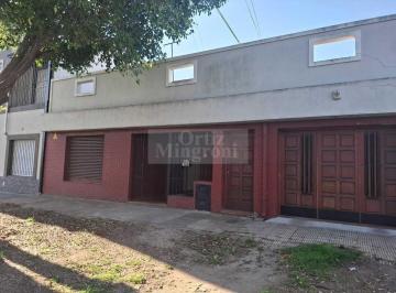 Casa · 100m² · 5 Ambientes · 1 Cochera · Casa en Venta Ubicado en Lomas de Zamora, G. B. a. Zona Sur