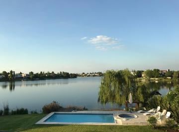 Casa de 6 ambientes, Tigre · Alquiler Verano a La Laguna en Santa Bárbara