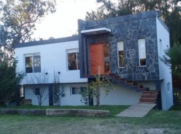 Casa · 240m² · 5 Ambientes · 1 Cochera · Casa en Costa Esmeralda Toma Permuta por Departamento en Caba o Zona Costa Atlantica. Urgente