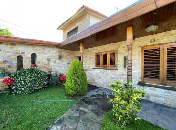 Casa · 153m² · 4 Ambientes · 1 Cochera · Pringles 2023, Llavallol - Chalet de 2 Plantas, 4 Amb, Garage, Jardín, Parrilla