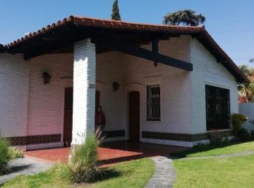 Casa · 380m² · 5 Ambientes · 9 Cocheras · Excelente Propiedad en Adrogue