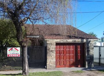 Casa de 5 ambientes, Moreno · Hermoso Chalet Paso del Rey Centro, Lado Norte! Excelente Ubicación.