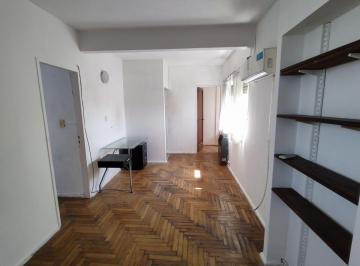 Departamento de 2 ambientes, San Telmo · Departamento de 2 Ambientes y Medio en Alquiler – Frente Al Parque Lezama