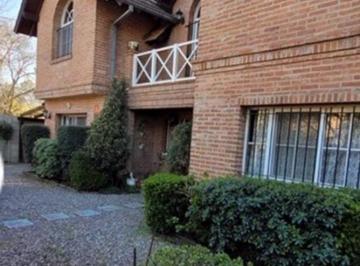 Casa · 250m² · 5 Ambientes · 2 Cocheras · Av Alvear - Don Torcuato