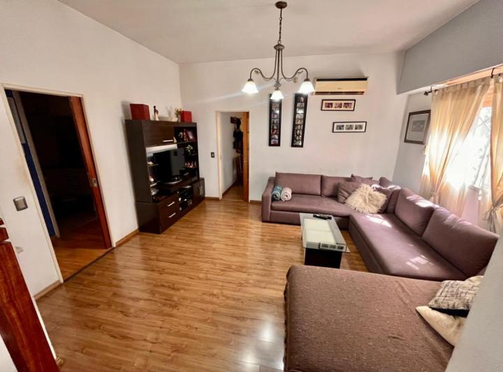 Casa · 120m² · 5 Ambientes · 2 Cocheras