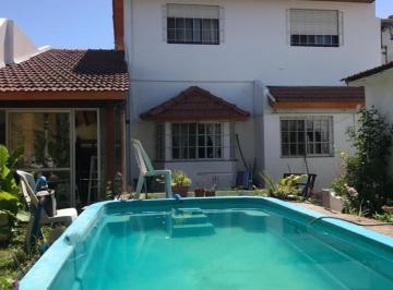 general-san-martin-villa-libertad-venta-casa-5-o-mas-ambientes · Casa en Venta - 8 Amb con Parque y Piscina. Villa Libertad
