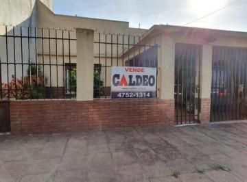 Casa · 100m² · 3 Ambientes · 1 Cochera · Casa 3 Amb con Jardin Al Frente y Garaje