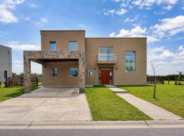 escobar-belen-de-escobar-venta-casa-4-ambientes · Casa de 4 Ambientes con Parque y Piscina