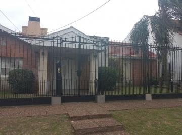 PROPIEDAD DE CATEGORIA EN VILLA SARMIENTO · Propiedad de Categoria en Villa Sarmiento