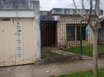 ituzaingo-ituzaingo-venta-casa-3-ambientes · Propiedad 3 Ambientes con Amplio Fondo Libre Ideal Inversor