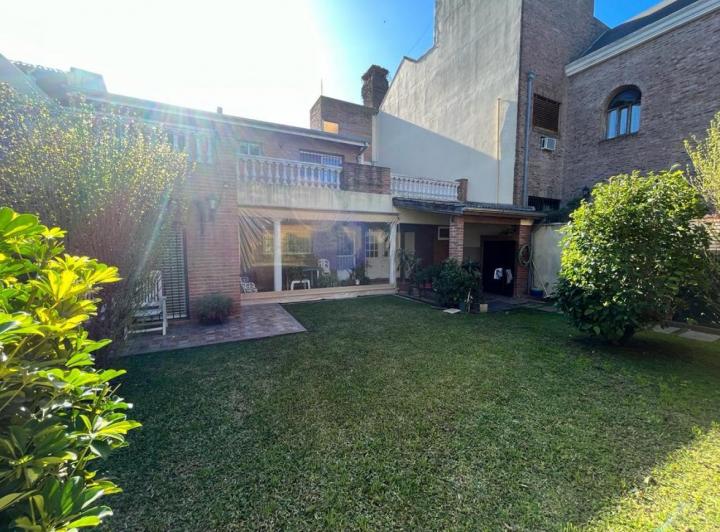 Casa · 280m² · 5 Ambientes · 2 Cocheras
