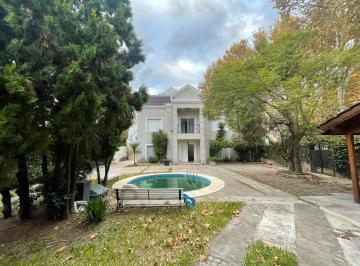SGM-SGM-757_2 · Casa con Gran Parque a m Estación Entorno Arbolado y Tranquilo