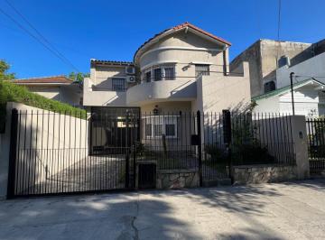 Casa de 4 ambientes, Vicente López · Muy Buen Chalet - Ubicado en Olivos