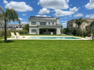 Casa de 5 ambientes, Ezeiza · Temporada Verano - Excelente Casa - Gran Parque y Piscina