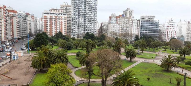 Depto 3 amb, 78m² con balcón saliente — Macrocentro