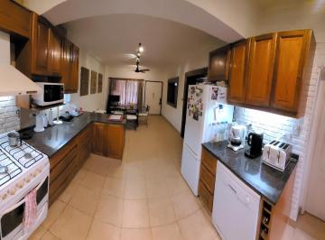Casa de 5 ambientes, Vicente López · Casa Reciclada (10 Años) en Excelente Estado Localizada en Florida Este.