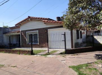 Casa · 150m² · 1 Dormitorio · 1 Cochera · Venta Casa Merlo Centro Frente Banco Provincia