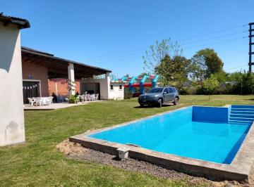 Casa · 144m² · 2 Dormitorios · 3 Cocheras · Venta Casa Quinta a m de Acceso Oeste y Pte Gorriti