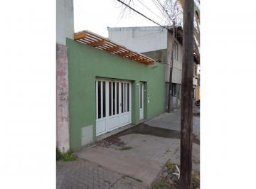 Casa · 88m² · 5 Ambientes · 1 Cochera · Casa de 3 Dorm. - Arroyito