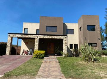 Casa de 5 ambientes, Zárate · Casa en Venta
