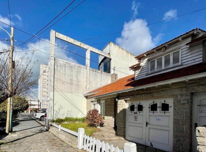 Terreno · 200m² · 6 Dormitorios · 1 Cochera