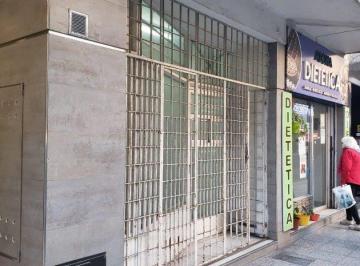 Local comercial · 112m² · Venta de Amplio Local con Vivienda Patio y Sotano en Zona Centro a m de Av Colon
