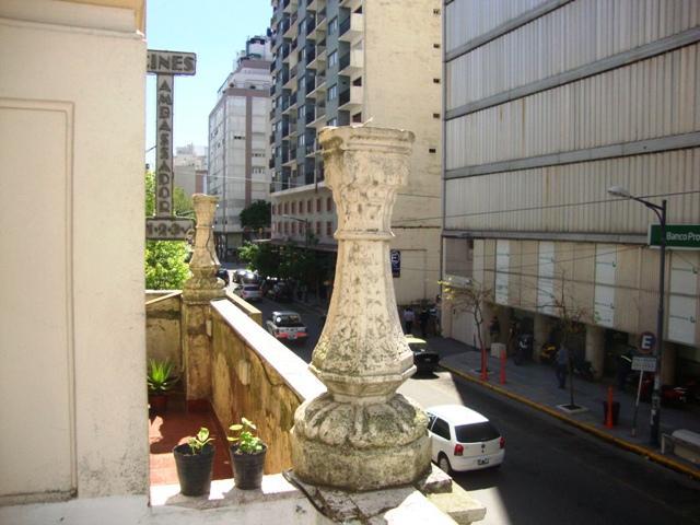 Amplio departamento 3 ambientes a la calle con balcon en el emblematico Palacio Arabe