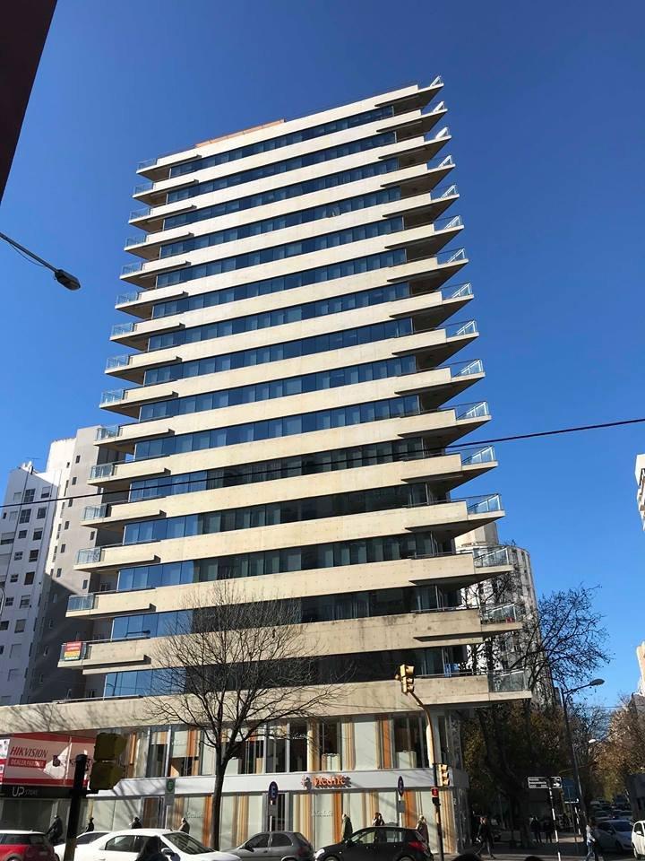 Depto 3 amb, 90m² con cochera y ascensor — Centro