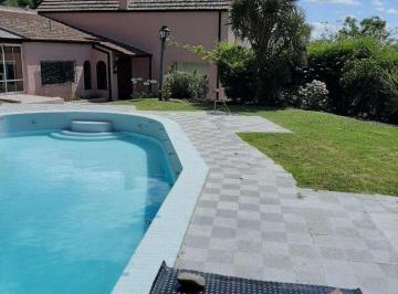 Casa · 200m² · 4 Dormitorios · Venta de Casa con Departamento y Pileta en Sierra de Los Padres