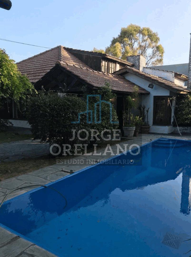 Chalet 3 amb, 169m² con pileta y quincho — La Florida
