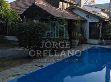 Casa · 169m² · 2 Dormitorios · 2 Cocheras · Venta de Chalet 3 Ambientes con Playroom, Pileta y Quincho Barrio La Forida