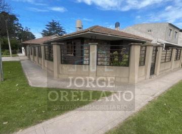 Casa de 3 ambientes, Mar del Plata · Venta Casa en Esquina con 3 Dorm. Sobre Lote de 268 m² Barrio Caisamar