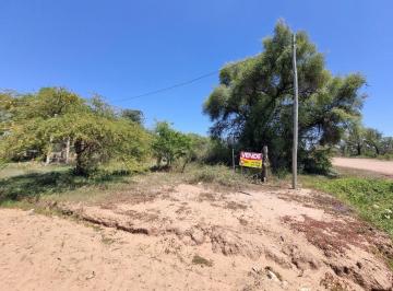 Terreno · 450m² · Esquina Sobre Av Quijano, Paso de La Patria
