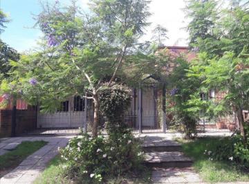 Casa · 150m² · 4 Dormitorios · 1 Cochera · Vendo Chalet (4) Ambientes - Parque Luro