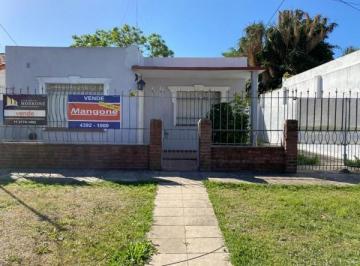 Casa · 79m² · 3 Ambientes · Casa en Venta 2 Dorm., Churrinche 1630 - Temperley Refaccionada Recientemente, Lista Para Mudar