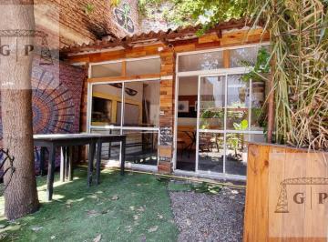 PH · 200m² · 5 Ambientes · Amplio PH con Quincho, Parrilla y Hermoso Jardín - Barracas