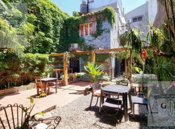 PH · 200m² · 5 Ambientes · Amplio PH con Quincho, Parrilla y Hermoso Jardín - Barracas
