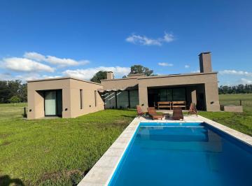 Casa · 163m² · 3 Dormitorios · 2 Cocheras · Casa - Estancia Villa Maria