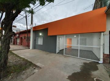 Casa · 115m² · 3 Dormitorios · 1 Cochera · Casa en Zona Unne con Potencial Comercial!